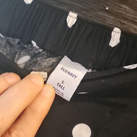 Old Navy Black Polka Dot Skirt Small TALL size - Picture 2 of 4